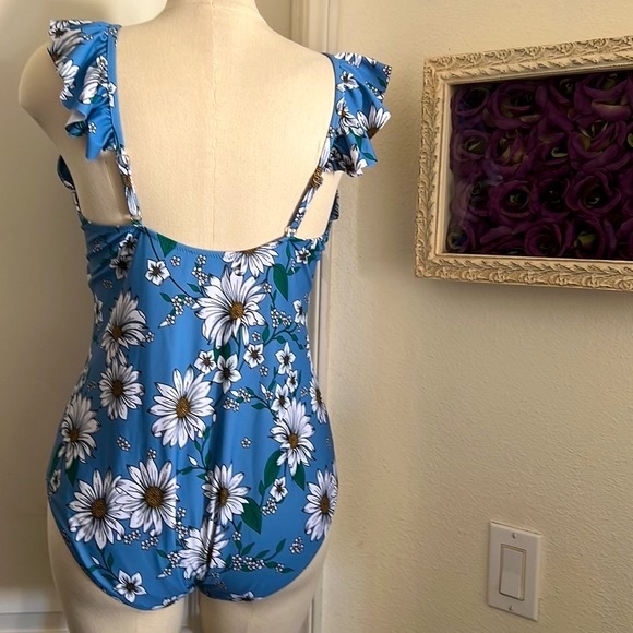 Jessica Simpson~Swimsuit~One Piece / NWT / Blue Daisy / Host Pick - Picture 5 of 15